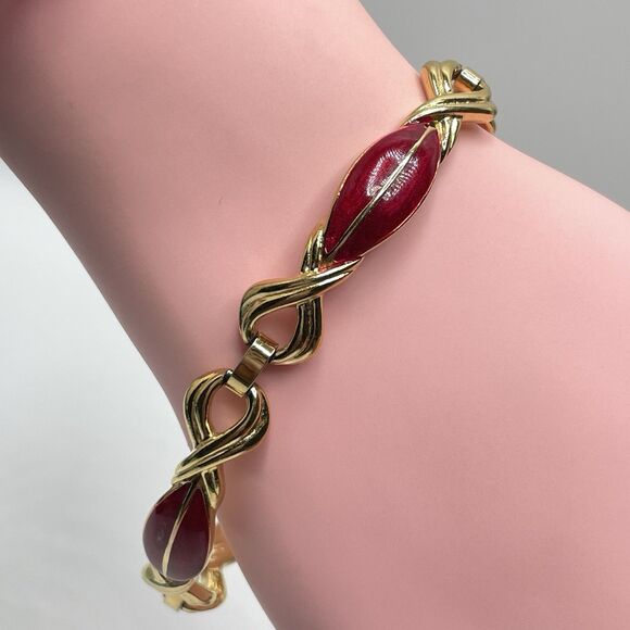 Trifari Vintage Gold Tone Red Enamel Link Bracelet Box Closure 7.5 in Stunning - Picture 1 of 9